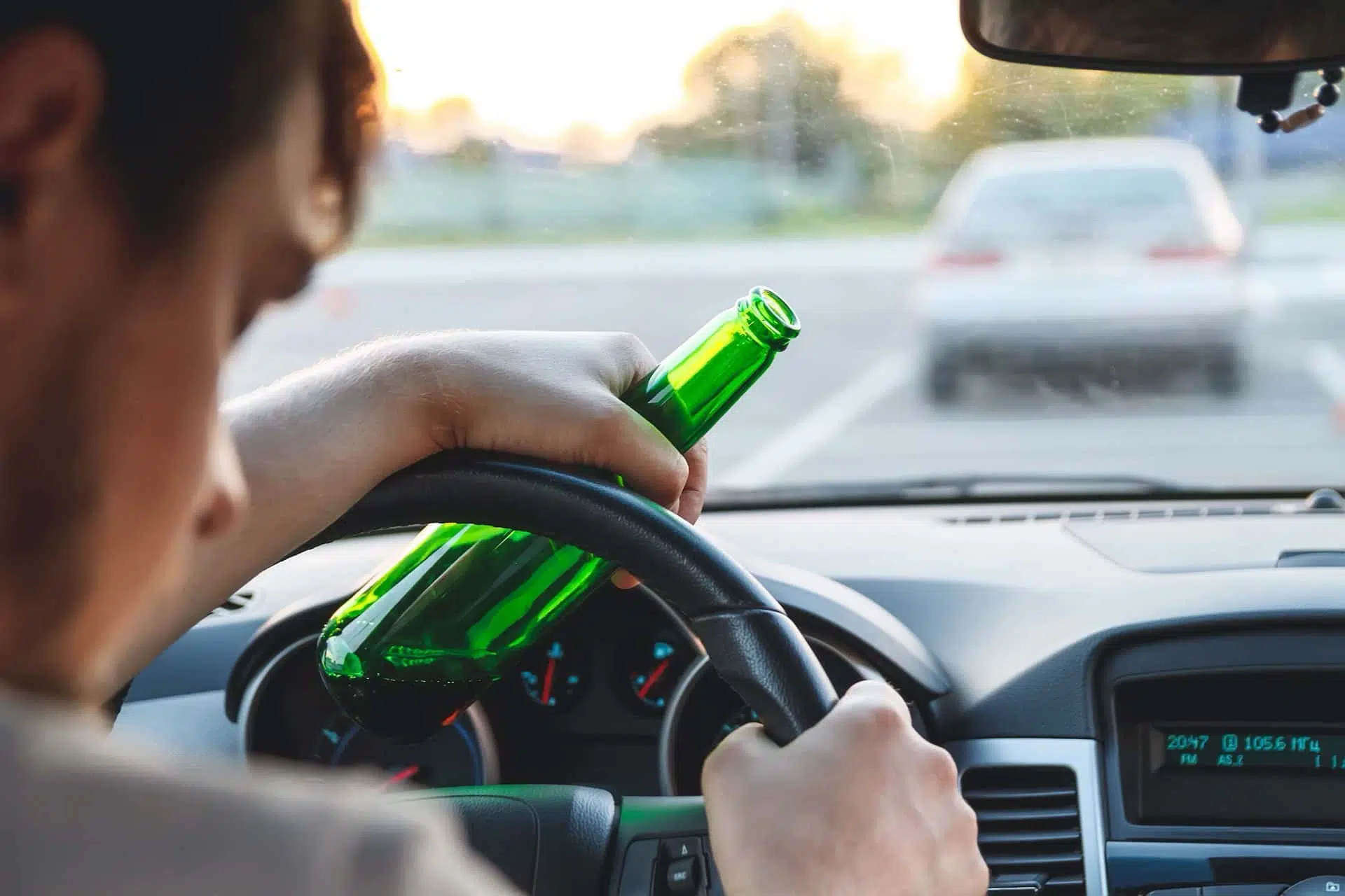 Image of a drunk Temecula driver drinking a beer whilst driving and who may be in trouble if stopped at one of the many new DUI checkpoints.