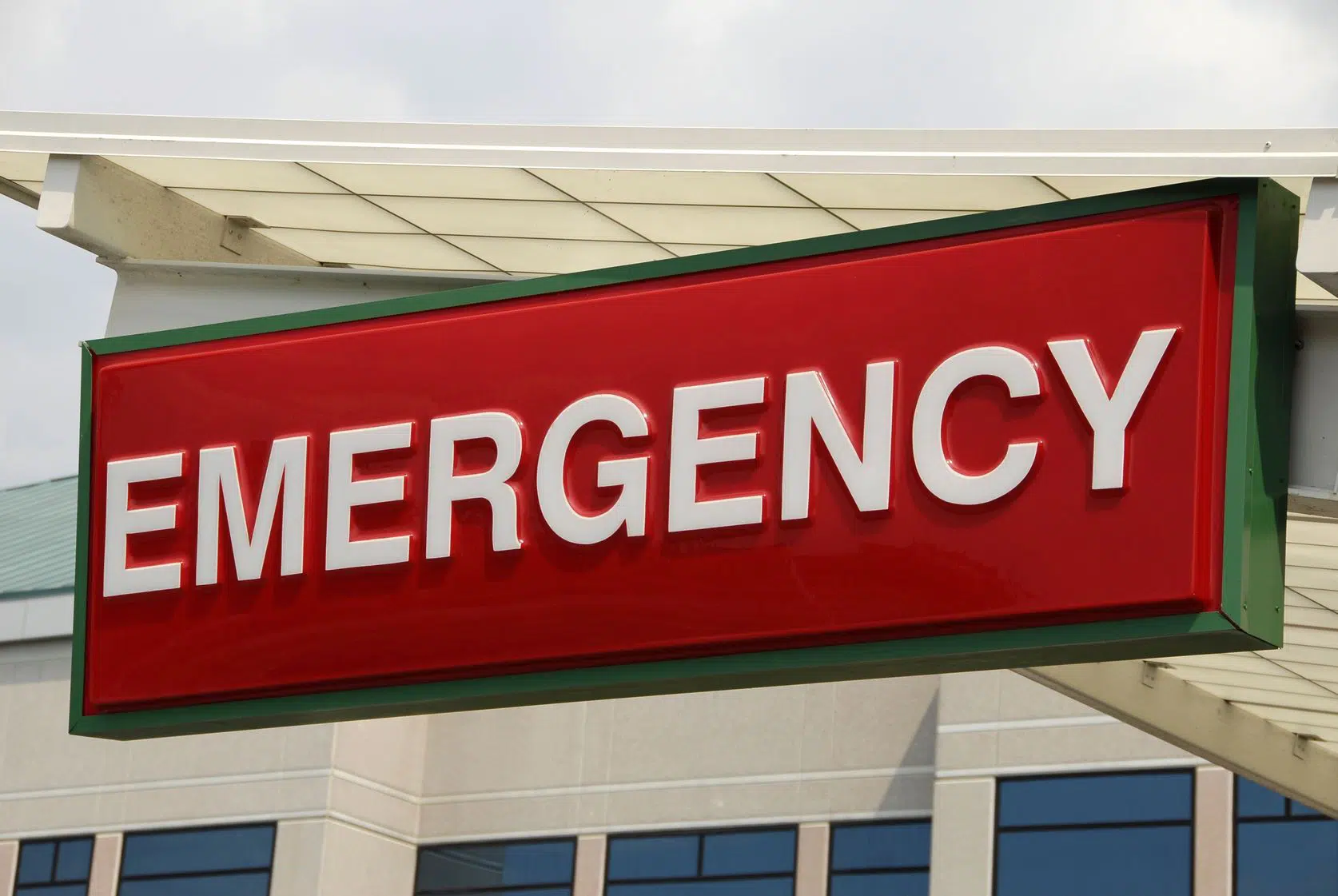 Close up of a hospital emergency sign